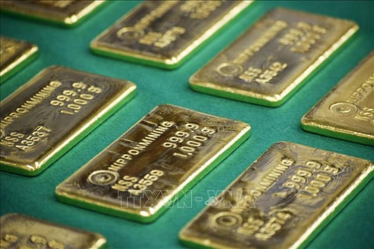 Giá càng châu Á tiếp tục 'dậy sóng', lần đầu vượt 3.900 USD/ounce