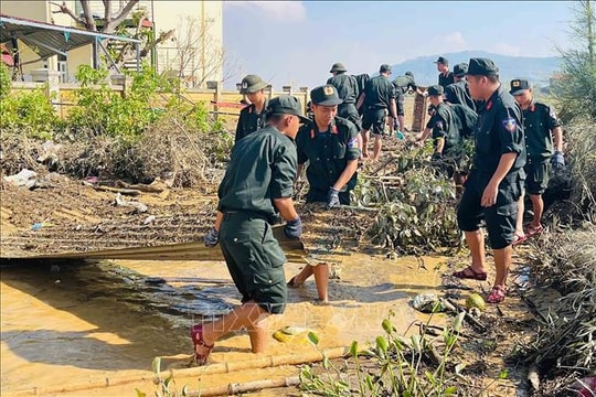 Tập trung khắc phục hậu quả bão số 10 và ứng phó bão số 11