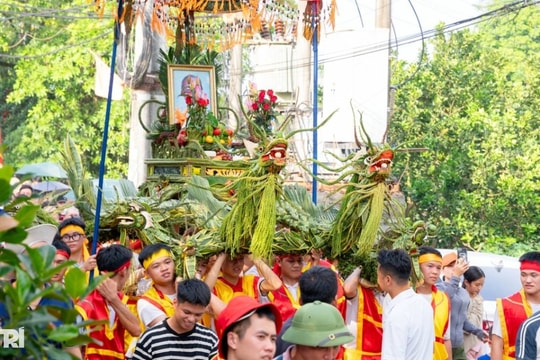 Độc đáo kiệu lá hình rồng làm trong 7 ngày để đón Trung thu ở Hà Nội