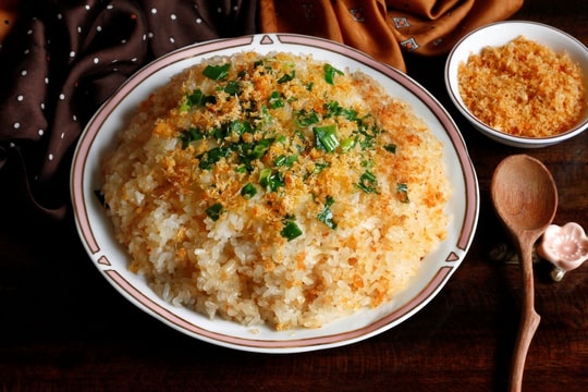 Món xôi tôm cho ngày mưa bão