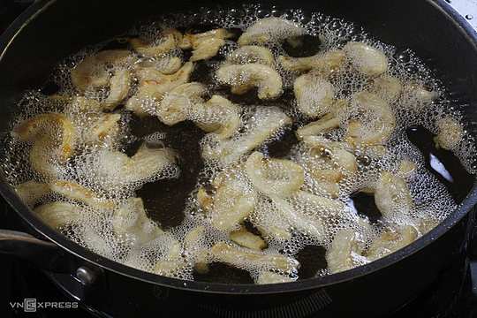 Ăn mỡ lợn hay dầu thực vật tốt hơn?