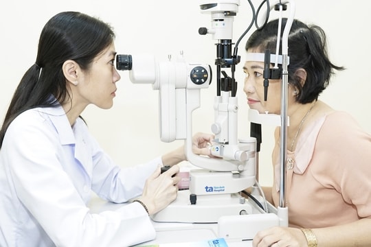 Đục thủy tinh thể sau 20 năm tái cận