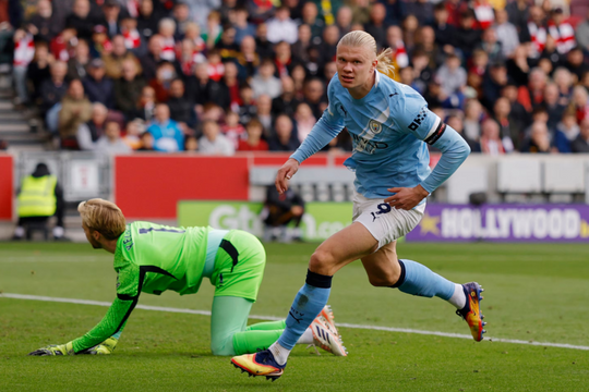 Haaland: 'Lên chức bố giúp tôi đạt phong độ đỉnh cao'