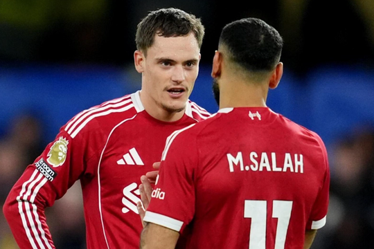 Rooney: 'Salah bị tổn thương vì Isak và Wirtz'