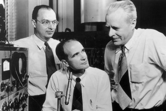 Phát minh bóng bán dẫn mở ra kỷ nguyên máy tính