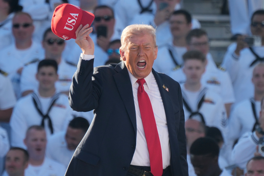 Ông Trump dọa tập kích băng đảng ma túy trên đất liền