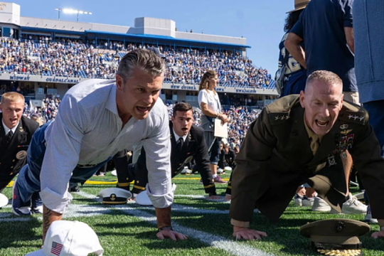 Bộ trưởng Quốc phòng Mỹ tham gia lập kỷ lục hít đất