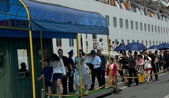 Đà Nẵng đón tàu du lịch quốc tế chở gần 2.500 du khách Trung Quốc đến tham quan