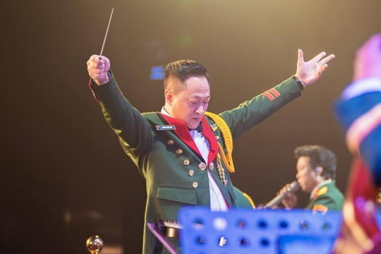 Nam NSND mang hàm Đại tá, có bằng tiến sĩ, là Phó Hiệu trưởng trường quân đội