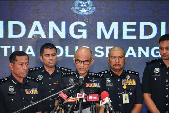 Mẹ vợ tuyển thủ Malaysia bị bắt trong đường dây làm giả hộ chiếu