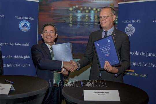 Thiết lập quan hệ hợp tác và hữu nghị giữa hai thành phố cảng của Việt Nam và Pháp