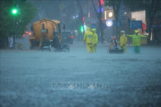 Hà Nội: Mưa lớn đến 11 giờ ngày 7/10, cảnh báo hơn 100 điểm ngập úng