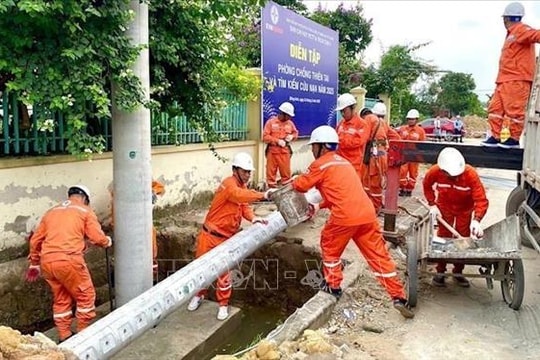 Hơn 262.000 khách hàng của Điện lực miền Bắc bị ảnh hưởng bởi hoàn lưu bão số 11