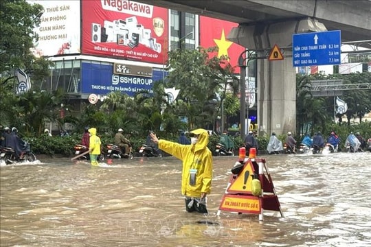 Hà Nội vận hành tối đa công suất các trạm bơm đầu mối để tiêu thoát nước