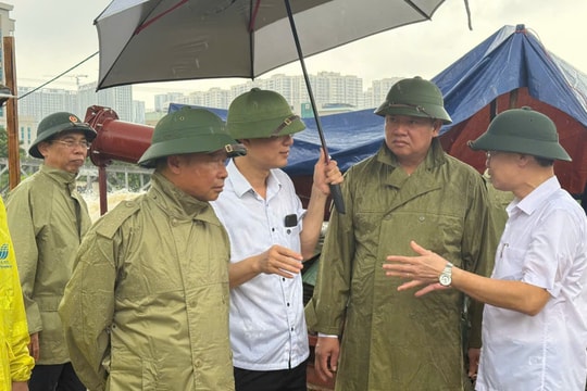 Hà Nội còn hơn 120 điểm ngập úng, lãnh đạo thành phố xuống hiện trường kiểm tra