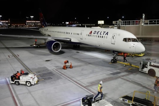 Nữ hành khách say xỉn lên máy bay gây rối, bị truy tố tội tấn công tình dục