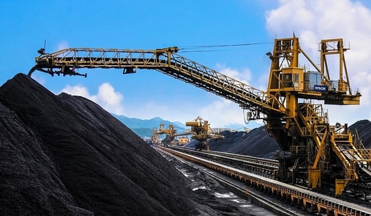 Thủ tướng: Tuyệt đối không để xảy ra tình trạng thiếu than cho sản xuất điện