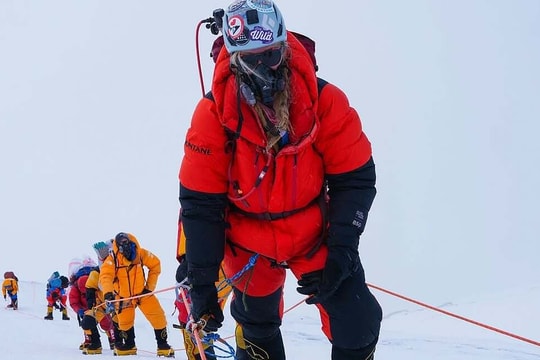 Cô gái 17 tuổi kể giây phút quyết định ở 'vùng tử thần' Everest