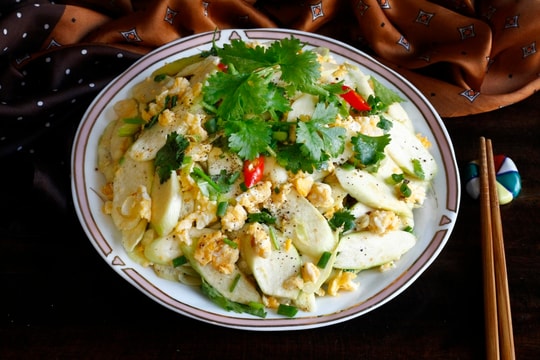 Củ niễng xào trứng kiểu đồng bằng Bắc Bộ