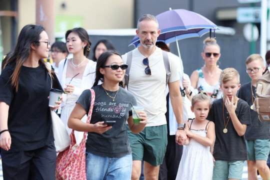 Vì sao người Nhật kỳ thị kính râm?