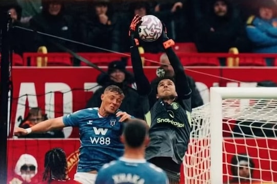 Schmeichel đổi quan điểm về thủ môn mới của Man Utd