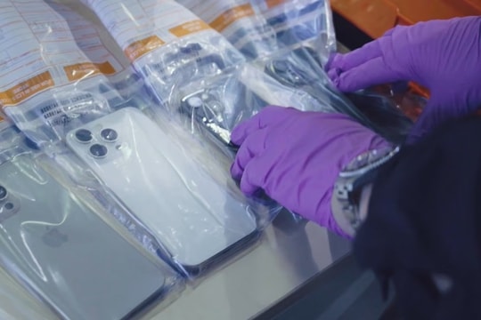 Cảnh sát Anh bắt băng đảng cướp giật 40.000 Iphone