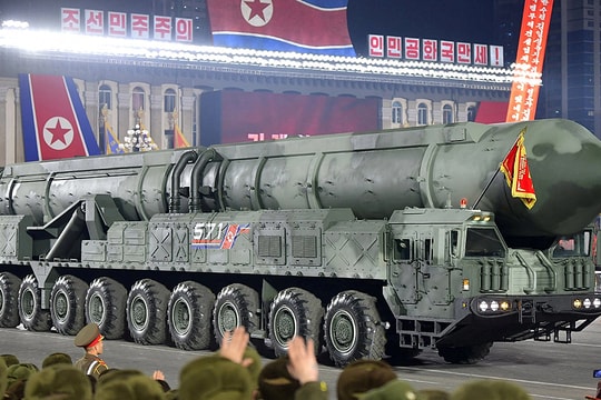 Triều Tiên có thể khoe ICBM dùng 'động cơ mạnh chưa từng thấy' khi duyệt binh