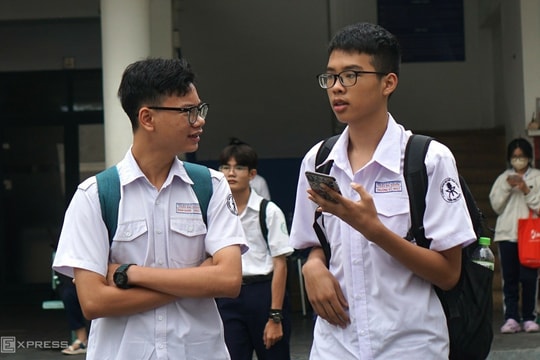 16 trường ở TP HCM siết dùng điện thoại vào giờ ra chơi