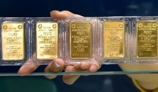 Chứng khoán bùng nổ, vàng lập đỉnh, áp lực từ thương mại quốc tế