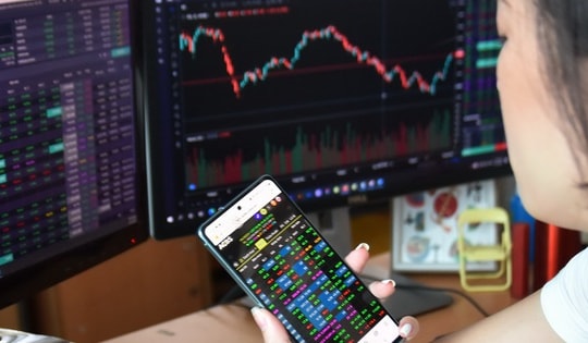 VN-Index gây bất ngờ trước giờ công bố nâng hạng chứng khoán, kịch bản nào cho nhà đầu tư?