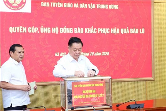 Ban Tuyên giáo và Dân vận Trung ương ủng hộ đồng bào khắc phục hậu quả bão lũ