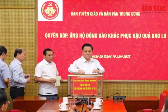 Ban Tuyên giáo và Dân vận Trung ương ủng hộ đồng bào khắc phục hậu quả bão lũ