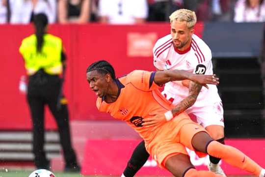 Barca tự sập bẫy dâng cao của chính mình