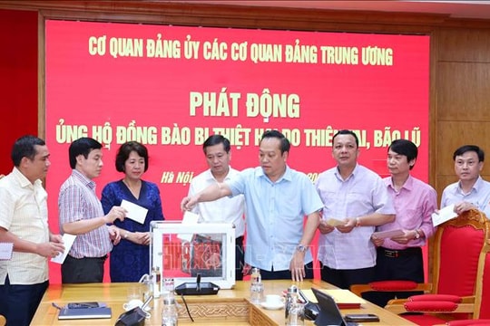 Quyên góp, ủng hộ đồng bào các địa phương khắc phục hậu quả bão lũ