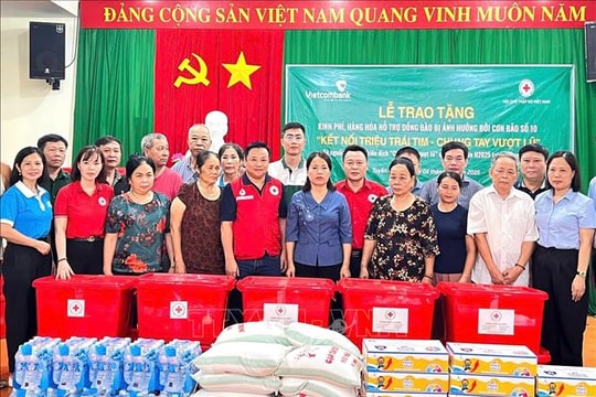 Cứu trợ khẩn cấp người dân bị ảnh hưởng bởi bão số 11