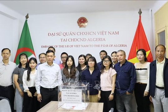 Đại sứ quán Việt Nam tại Algeria tổ chức phát động quyên góp ủng hộ đồng bào bị bão lụt trong nước