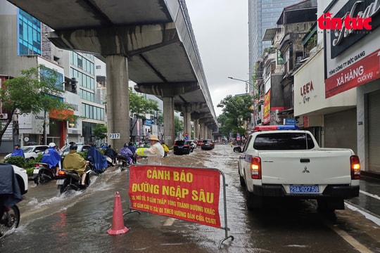 Hà Nội chấn chỉnh hàng loạt đơn vị chậm ứng phó bão số 11