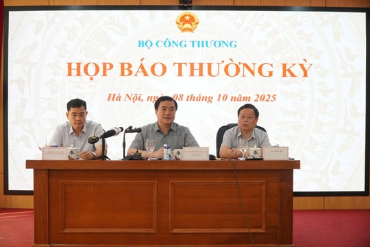 Bộ Công Thương: Thông báo lắp điện mặt trời mái nhà để quản lý, không phải 'xin - cho'