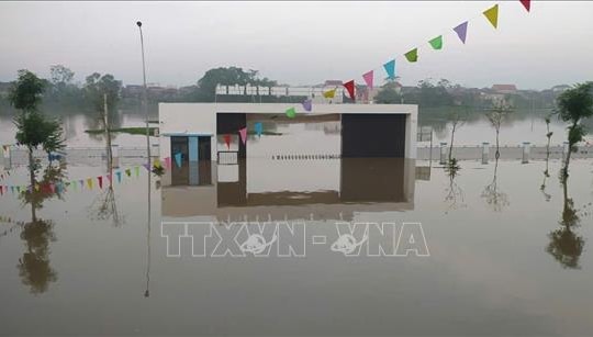 Lũ nhiều sông vượt lịch sử, các tuyến đê bị tràn được xử lý chủ động