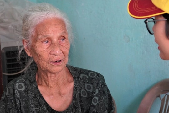 Cụ bà 86 tuổi cùng con trai tâm thần 2 lần bị bão cuốn bay mái nhà