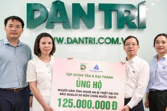 Báo Dân trí tiếp nhận 50 bồn chứa nước, hỗ trợ người dân vùng lũ ở Nghệ An