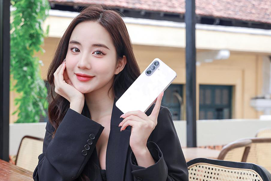 Người trẻ tìm cảm hứng công việc từ AI trên Galaxy A56 5G