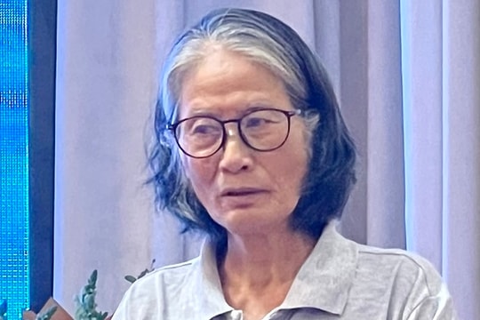 'Nhà văn đừng hạ bệ nhau'