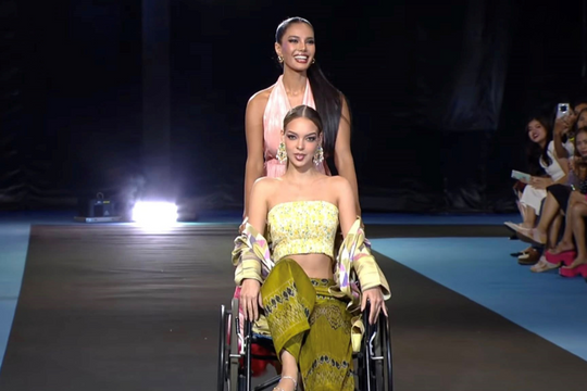 Người đẹp Peru ngồi xe lăn diễn thời trang ở Miss Grand