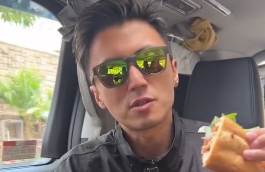 Tạ Đình Phong lăng xê bánh mì Việt Nam