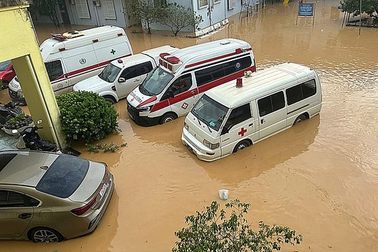Bệnh viện ở Lạng Sơn bị cô lập do lũ, thiếu thốn thực phẩm