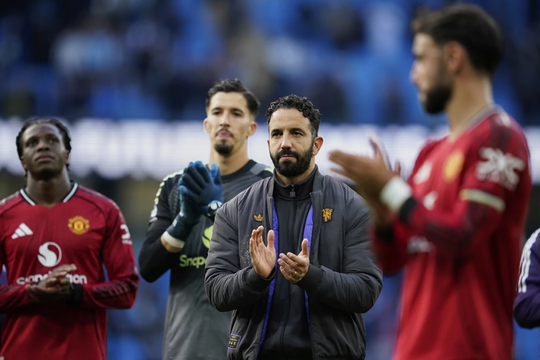 Carragher: 'Amorim sẽ bị sa thải trước Giáng sinh'