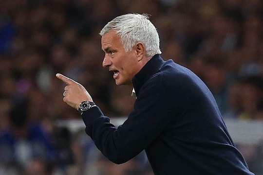 Pepe mong Mourinho thất bại ở Benfica