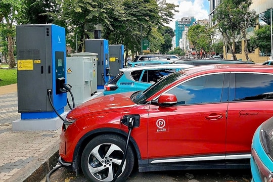 TP HCM cho Vingroup lắp trạm sạc điện tại điểm thu phí đỗ xe dưới lòng đường