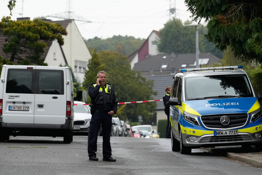 Thị trưởng đắc cử Đức bị đâm nhiều nhát dao